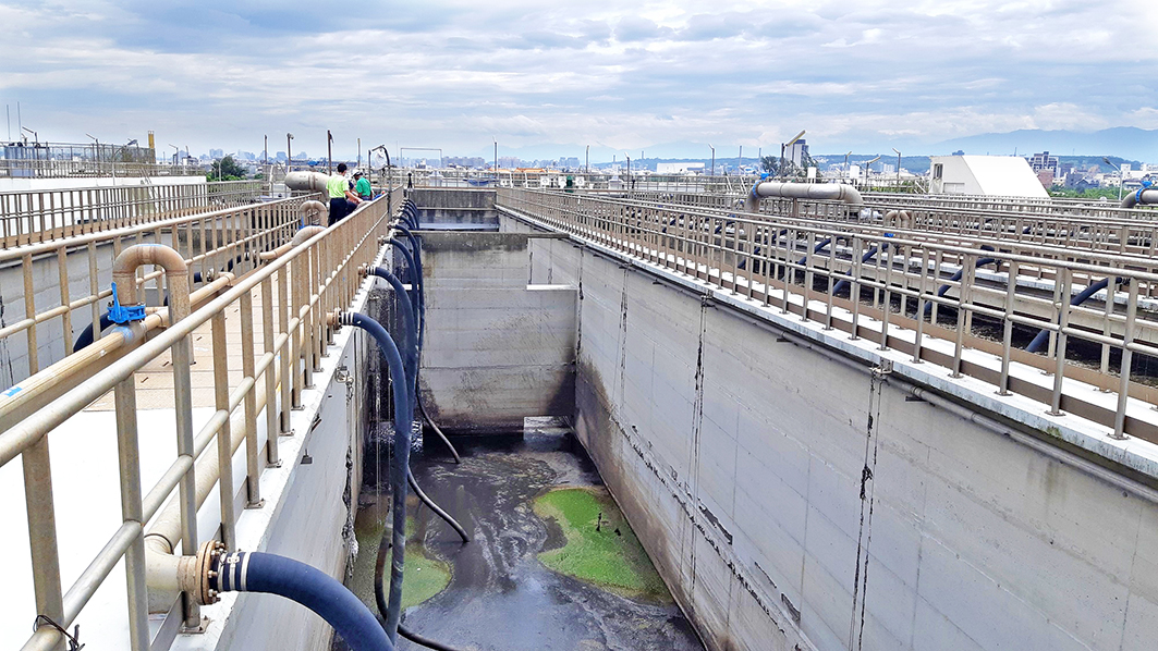 Treatment tanks and hoses at the KE-YA plant in HCP’s manufacturer report