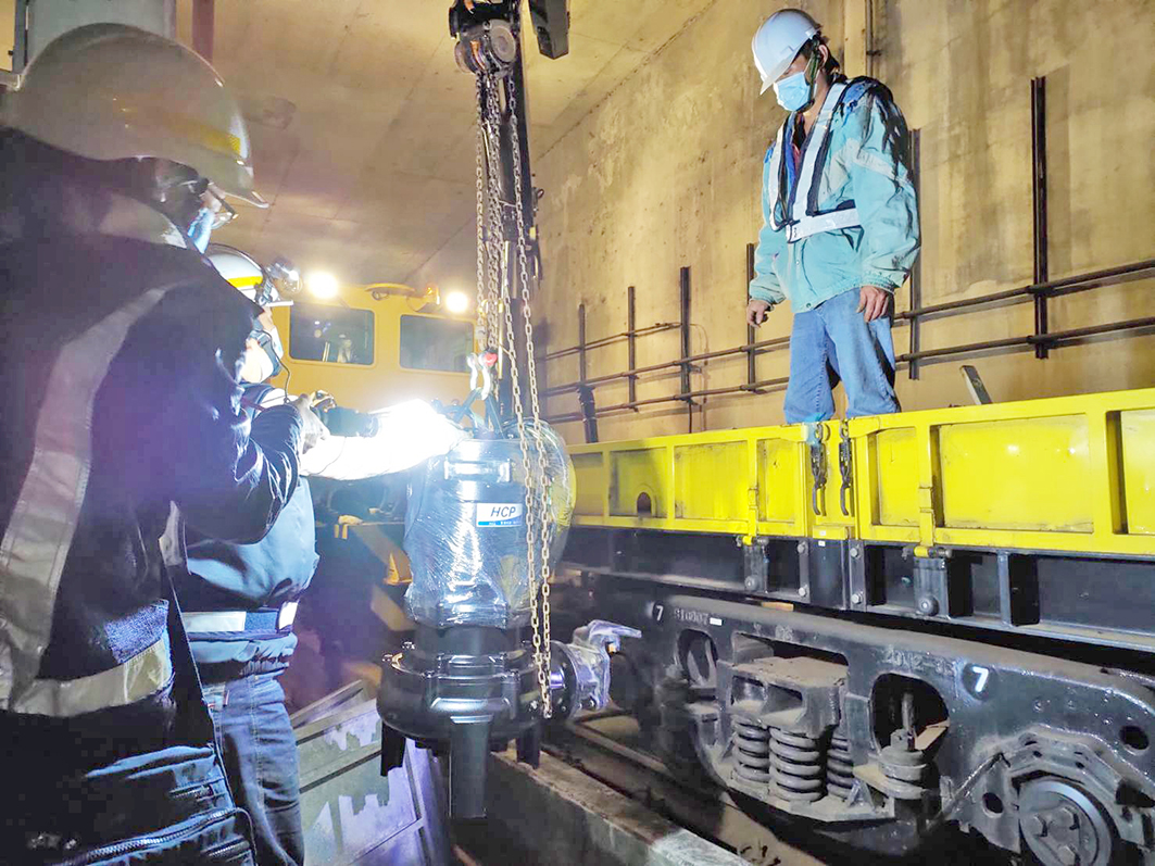 HCP pump being handled beside a rail maintenance vehicle in the airport MRT report